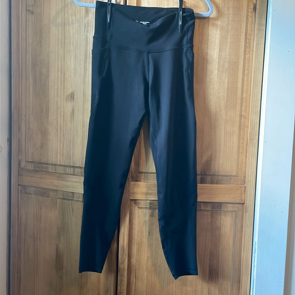 High waisted. Elevate, go-dry, 3/4 length leggings
